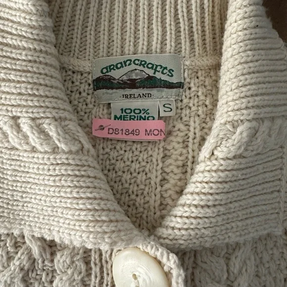 Wool cardigan, size M, but fits like a large - Picture 3 of 3